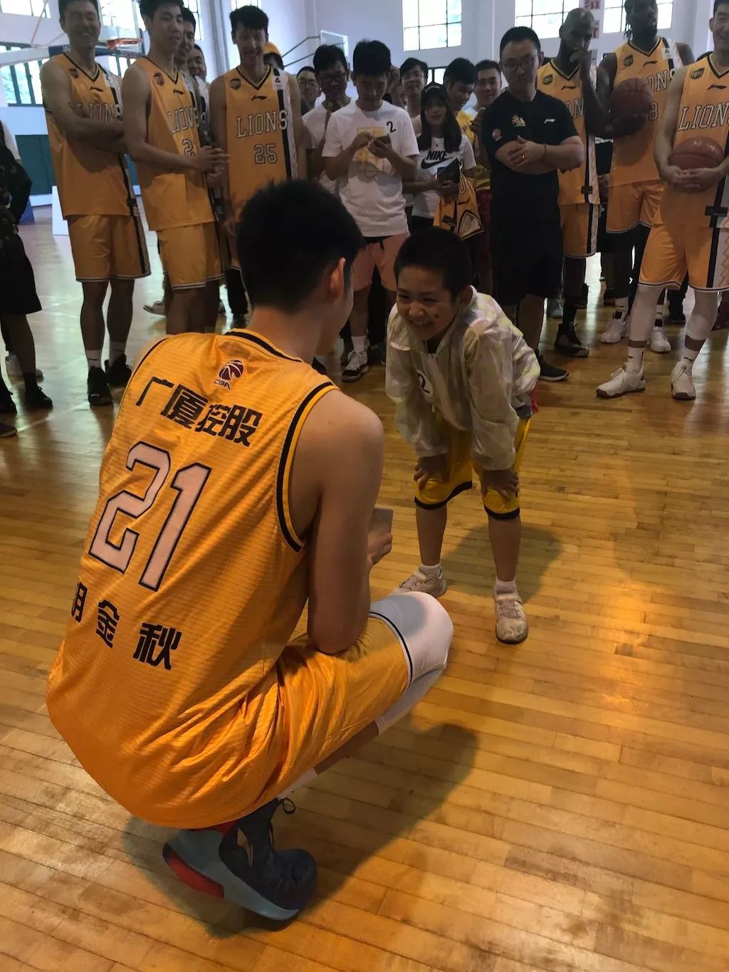 芒果官方网站 -广厦男篮训练开放日，窗口期止住颓势引欢呼，德甲在即，球探报告显示潜力(广厦男篮前往塞尔维亚拉练)